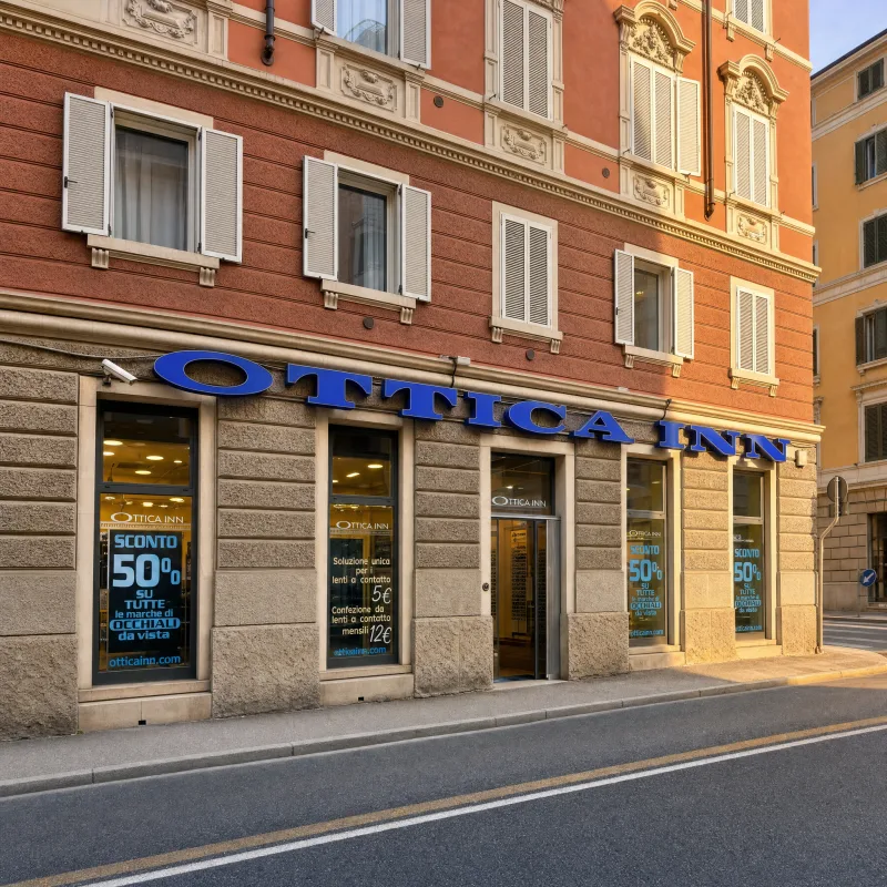 Vetrina Ottica Inn Via Conti 36 Trieste — insegna blu su palazzo storico